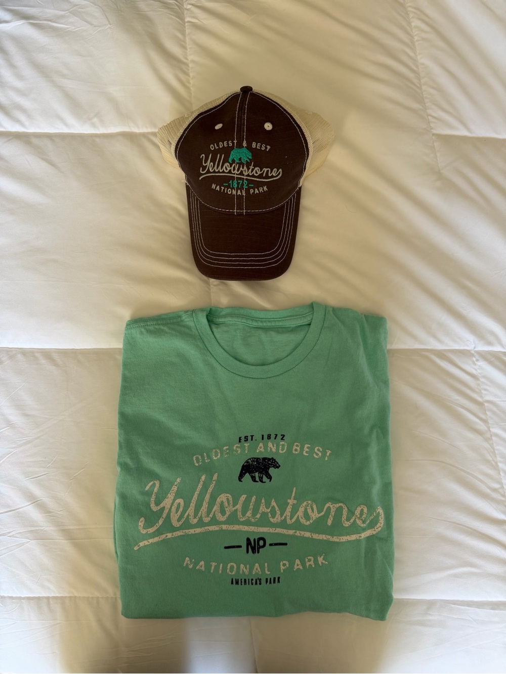 Yellowstones Women’s Mint Green Graphic T‑Shirt and Hat Set